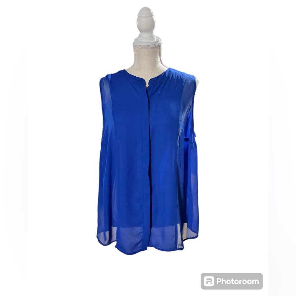Sleeveless dressy top. Lightweight
